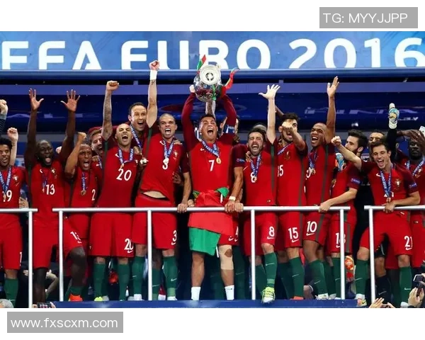 现役足球明星风采大赏：聚焦全球顶尖球员的精彩瞬间与独特魅力