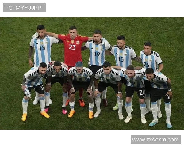 足球巨星退役后重返赛场再创辉煌引发球迷热议与期待